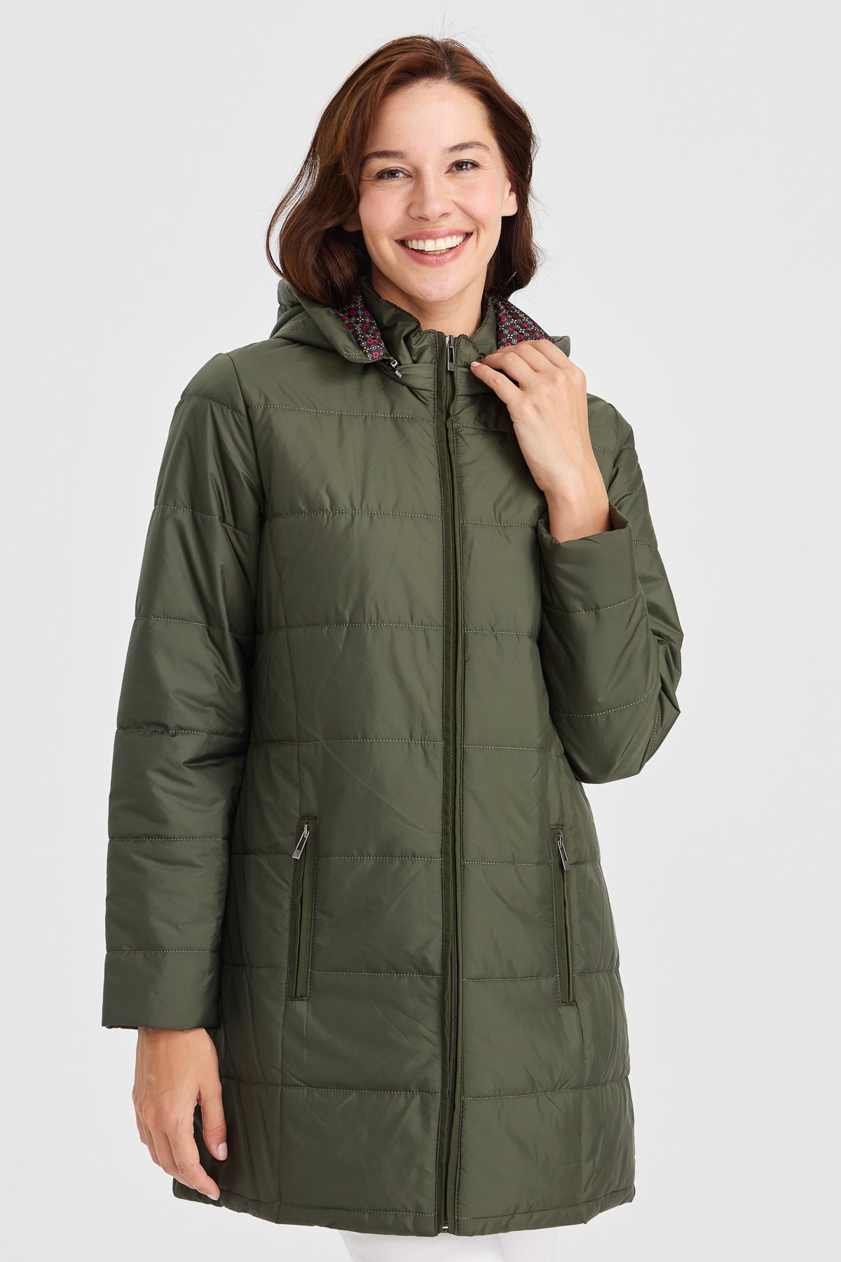 23402Kadın Astarı Desenli Araboy Kapitone Kaban Haki