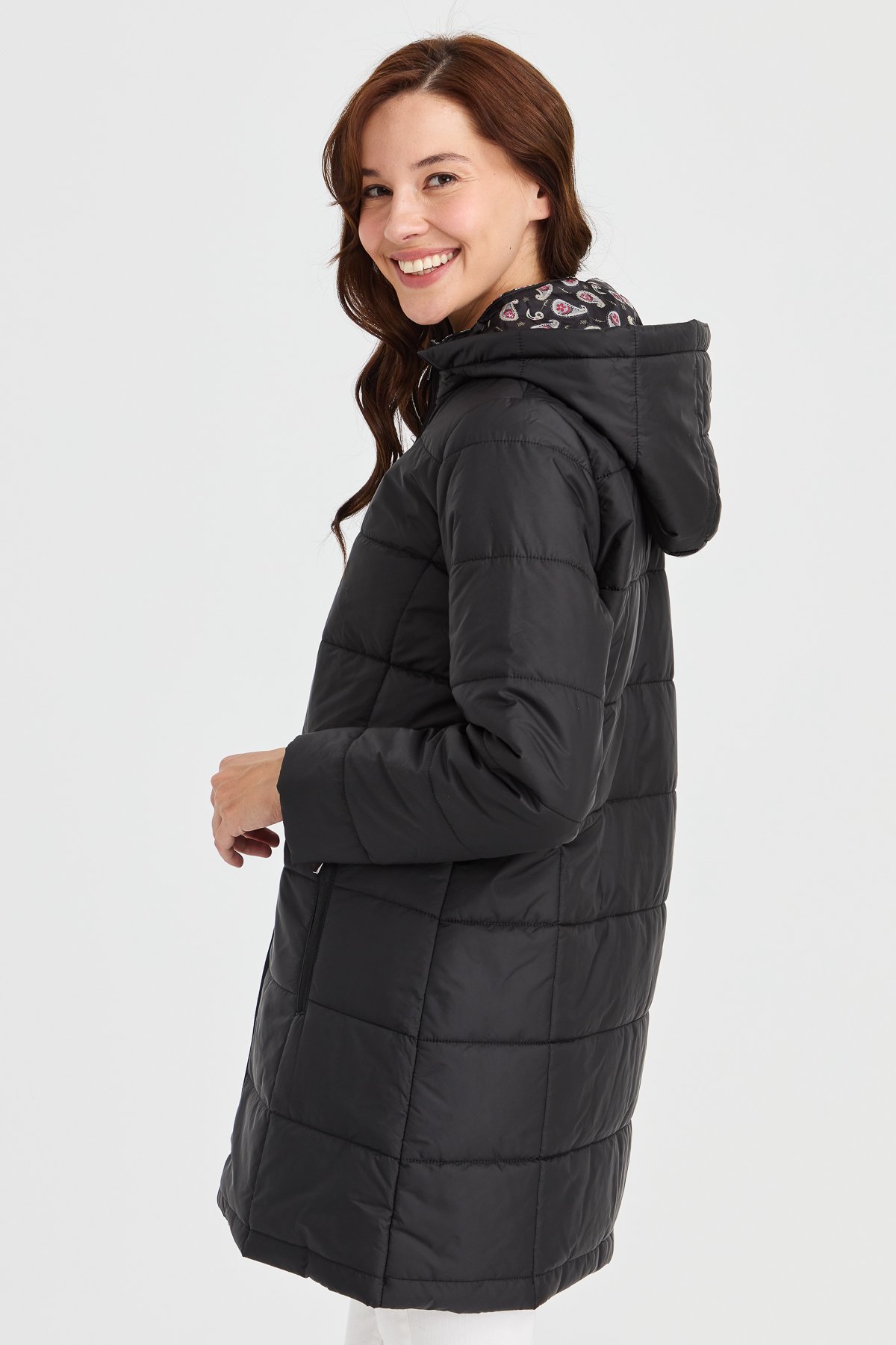 23402Kadın Astarı Desenli Araboy Kapitone Kaban Siyah