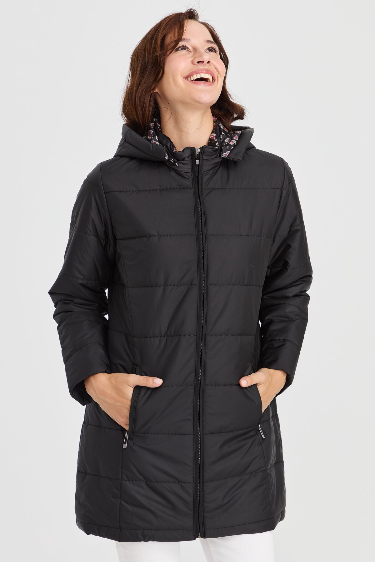 23402Kadın Astarı Desenli Araboy Kapitone Kaban Siyah