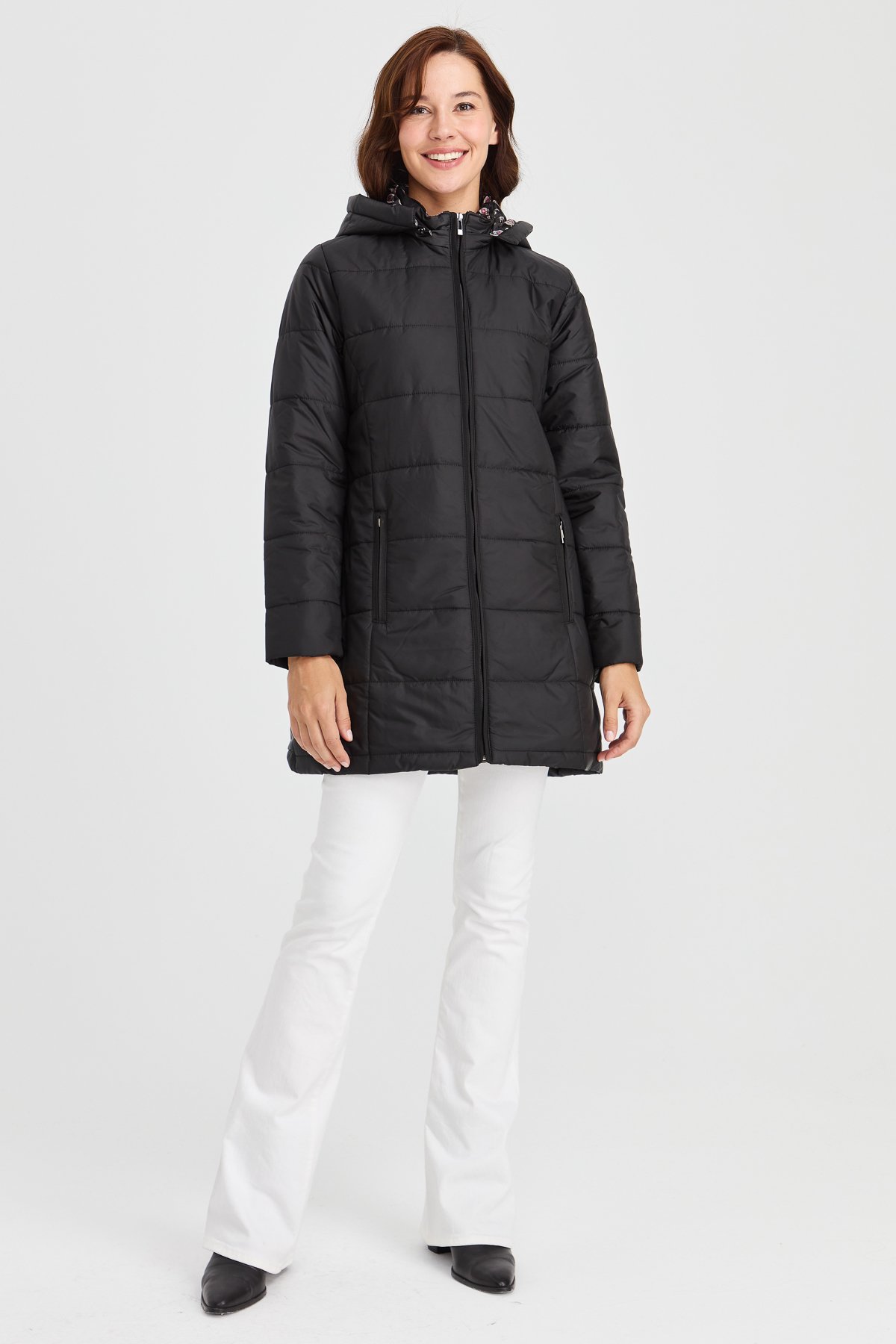 23402Kadın Astarı Desenli Araboy Kapitone Kaban Siyah