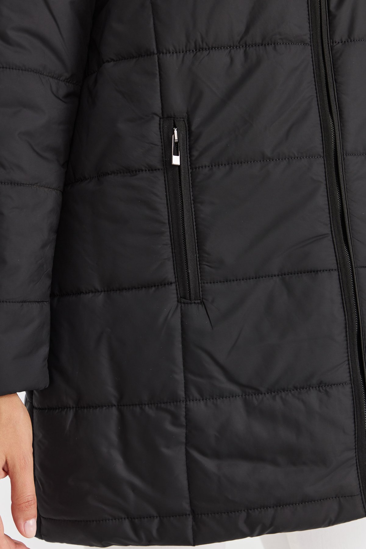 23402Kadın Astarı Desenli Araboy Kapitone Kaban Siyah