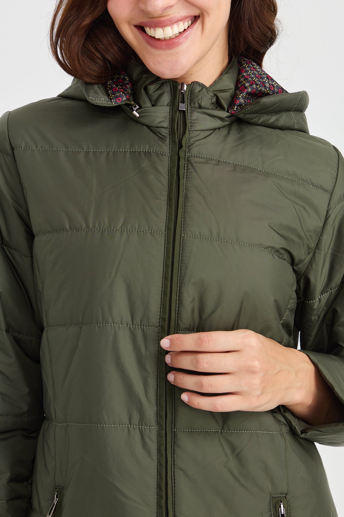 23402Kadın Astarı Desenli Araboy Kapitone Kaban Haki