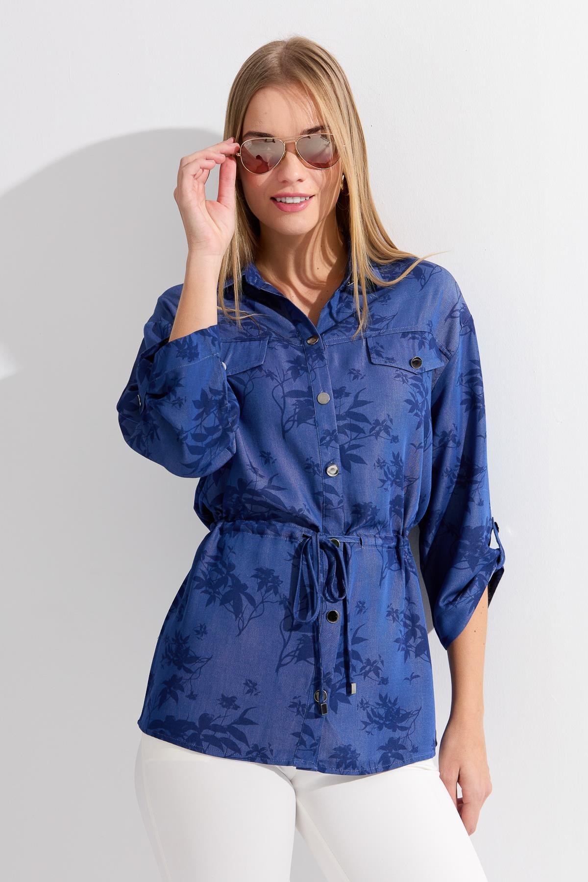 KMY24099Kadın Beli Bağcıklı Yaprak Desenli Gömlek K.Mavi