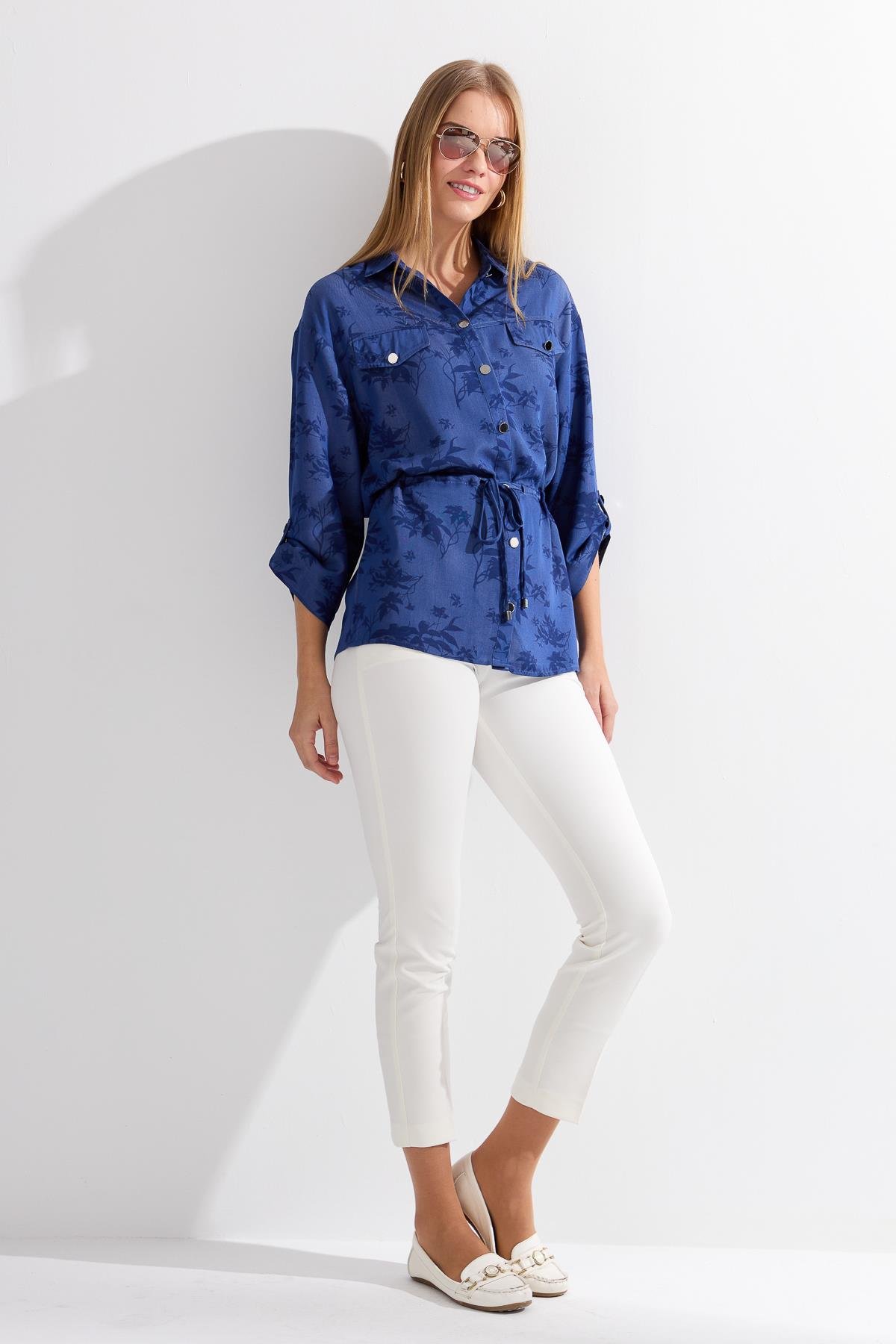 KMY24099Kadın Beli Bağcıklı Yaprak Desenli Gömlek K.Mavi