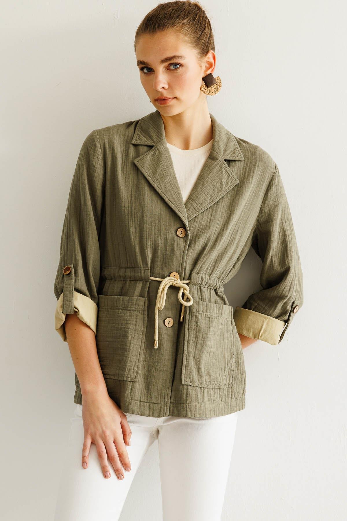 KMY24077Женская хлопковая куртка с завязкой на талии