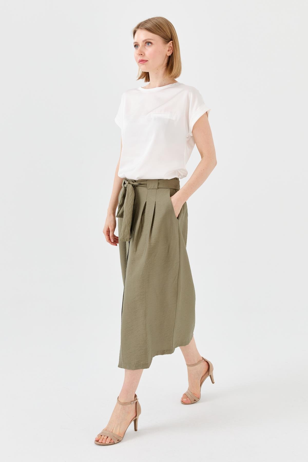 23487Kadın Beli Kuşaklı Önü Düğmeli Etek Haki