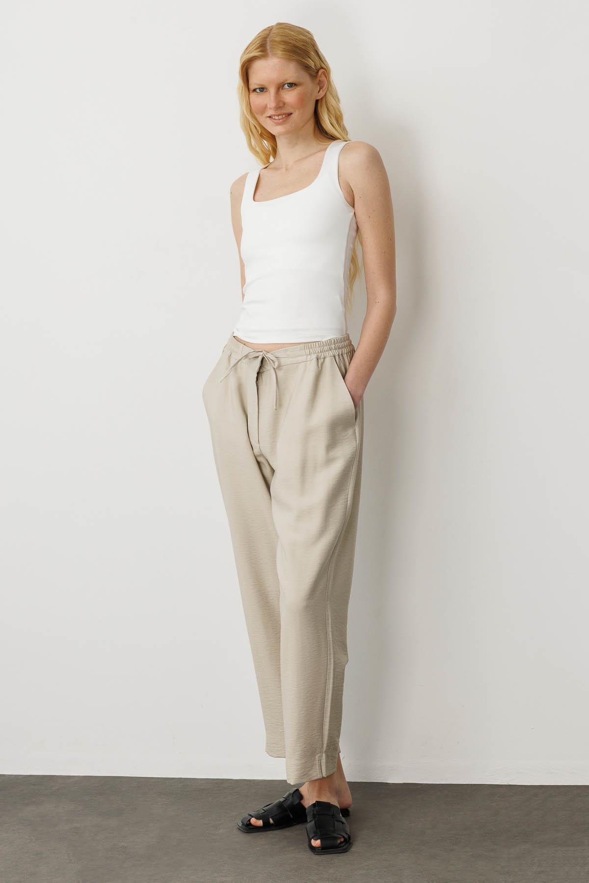 25877Kadın Beli Lastıklı Pantolon Bej