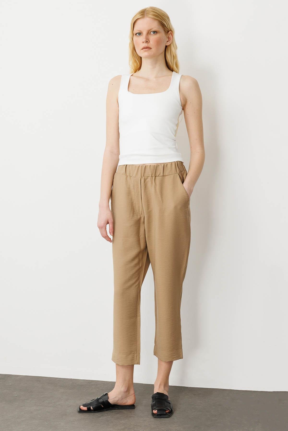 KMYPT04Kadın Beli Lastikli Yan Cepli Havuç Kesim Keten Pantolon Camel