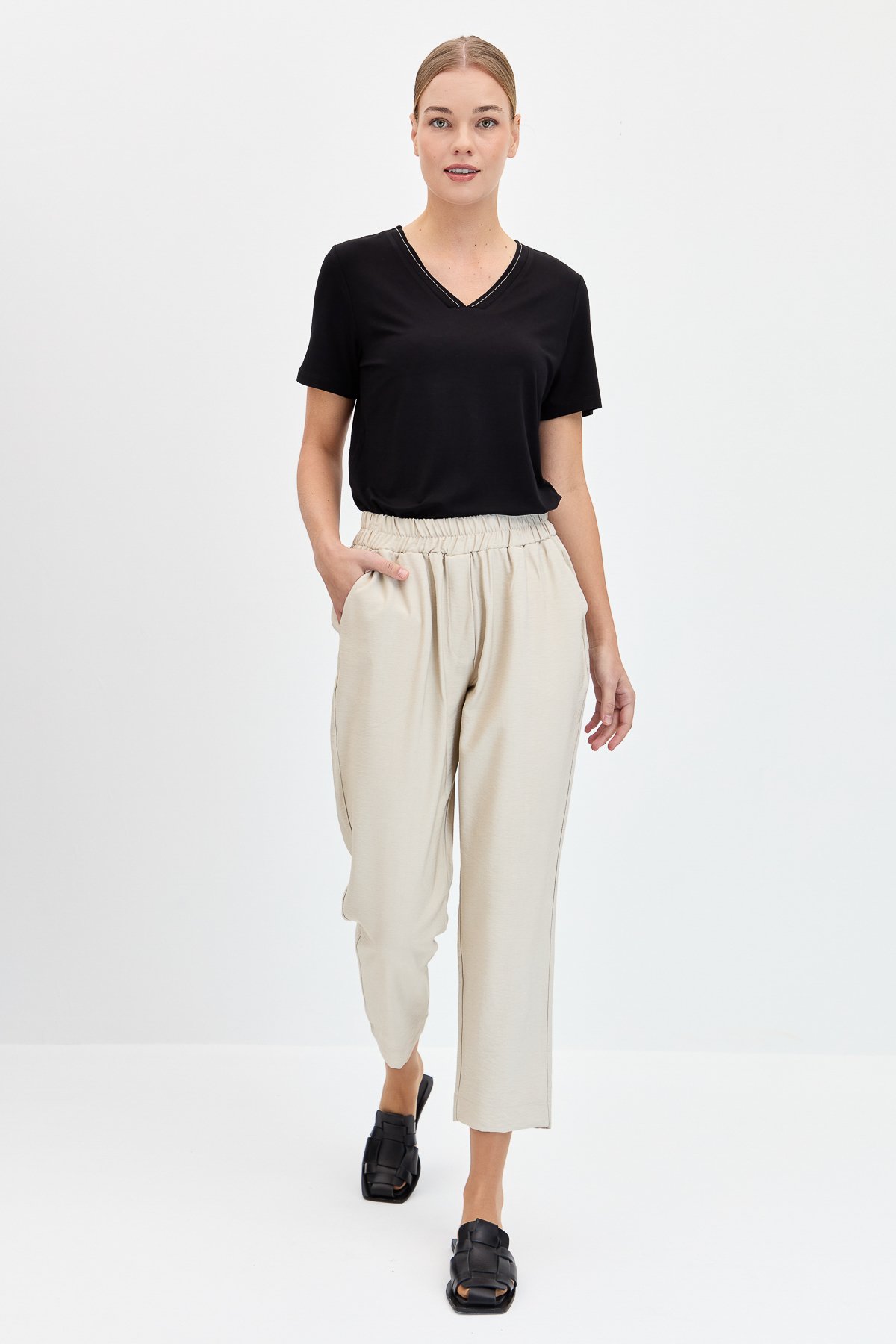 KMYPT04Kadın Beli Lastikli Yan Cepli Havuç Kesim Keten Pantolon Bej