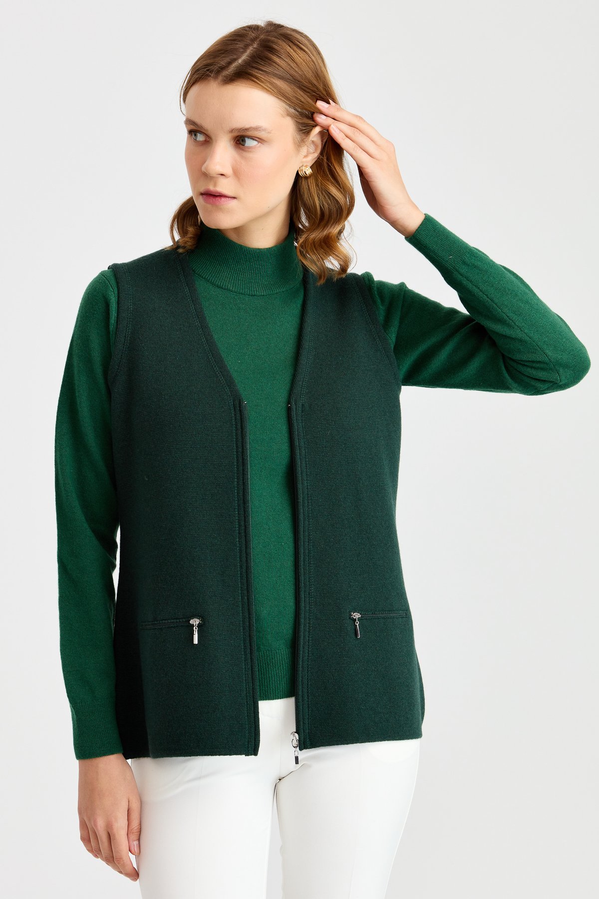 22003Женский шерстяной жилет зеленый