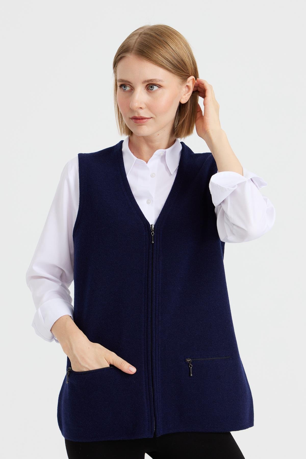 22003Kadın Çelik Örgü Cebi Fermuarlı Düz Triko Yelek Y.A.Lacivert