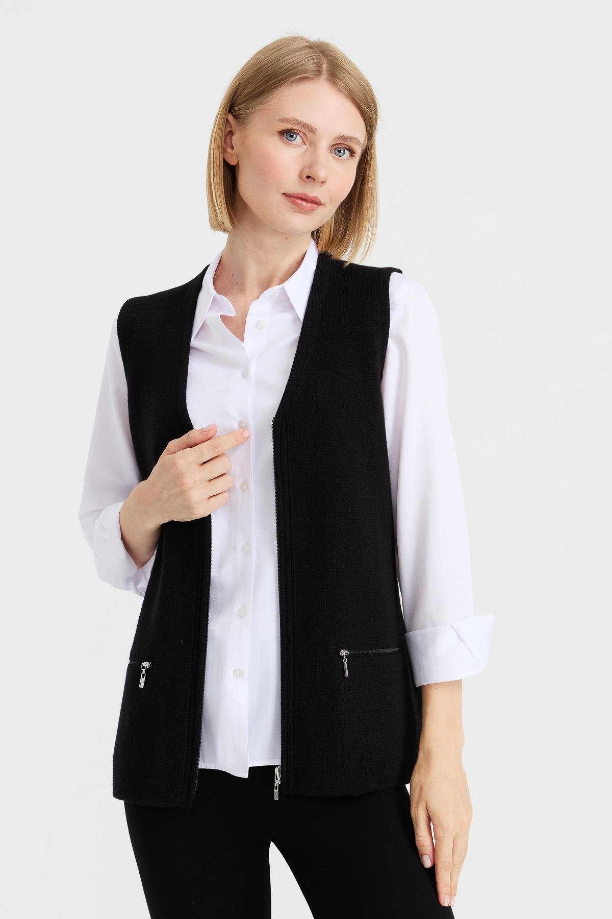22003Женский шерстяной жилет черный