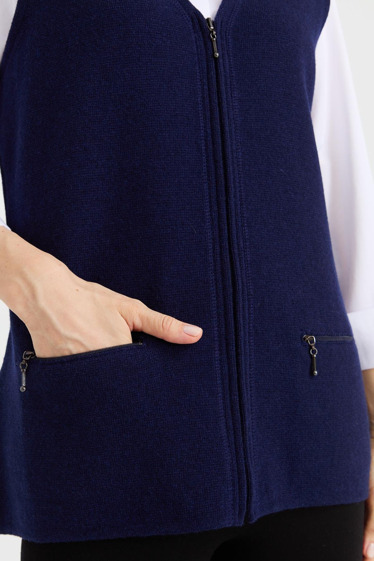 22003Kadın Çelik Örgü Cebi Fermuarlı Düz Triko Yelek Y.A.Lacivert