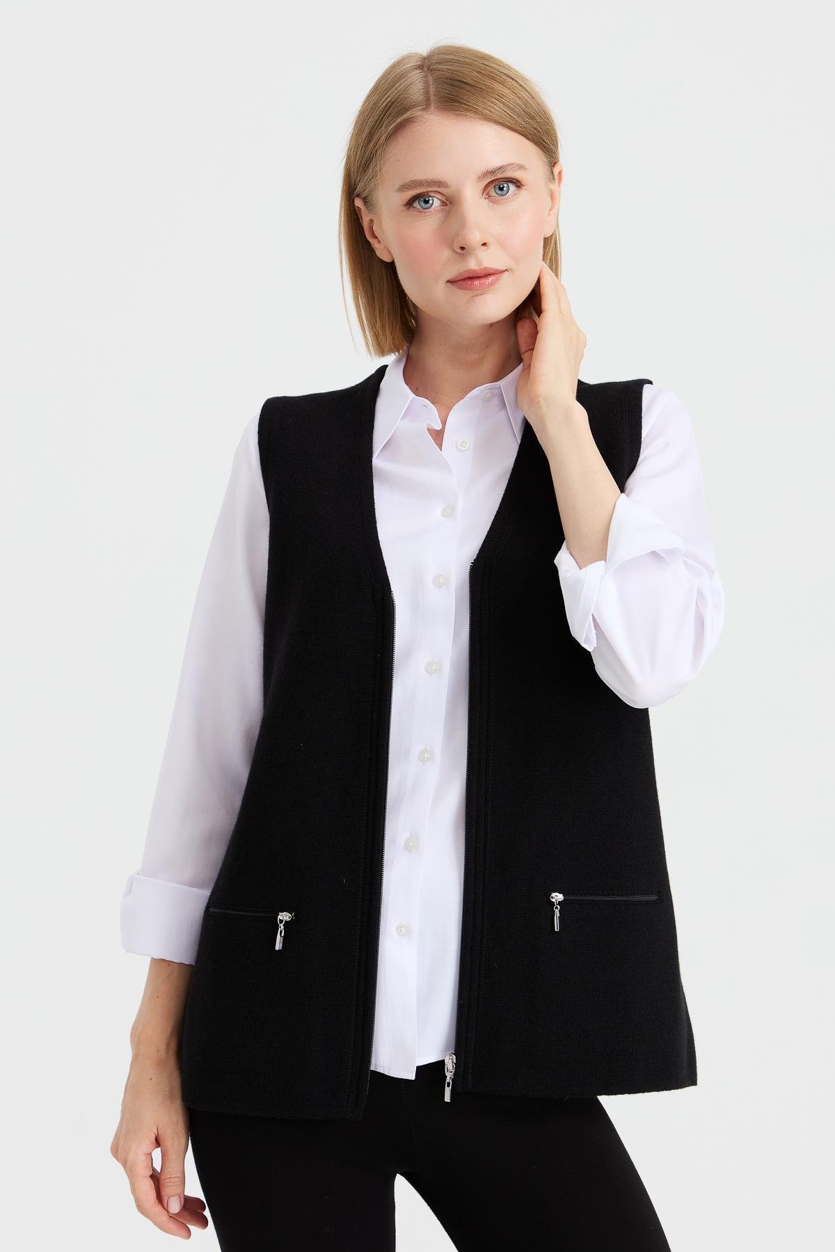 22003Женский шерстяной жилет черный