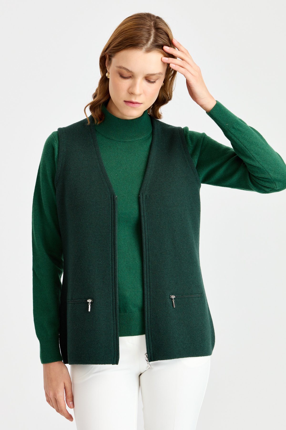 22003Женский шерстяной жилет зеленый