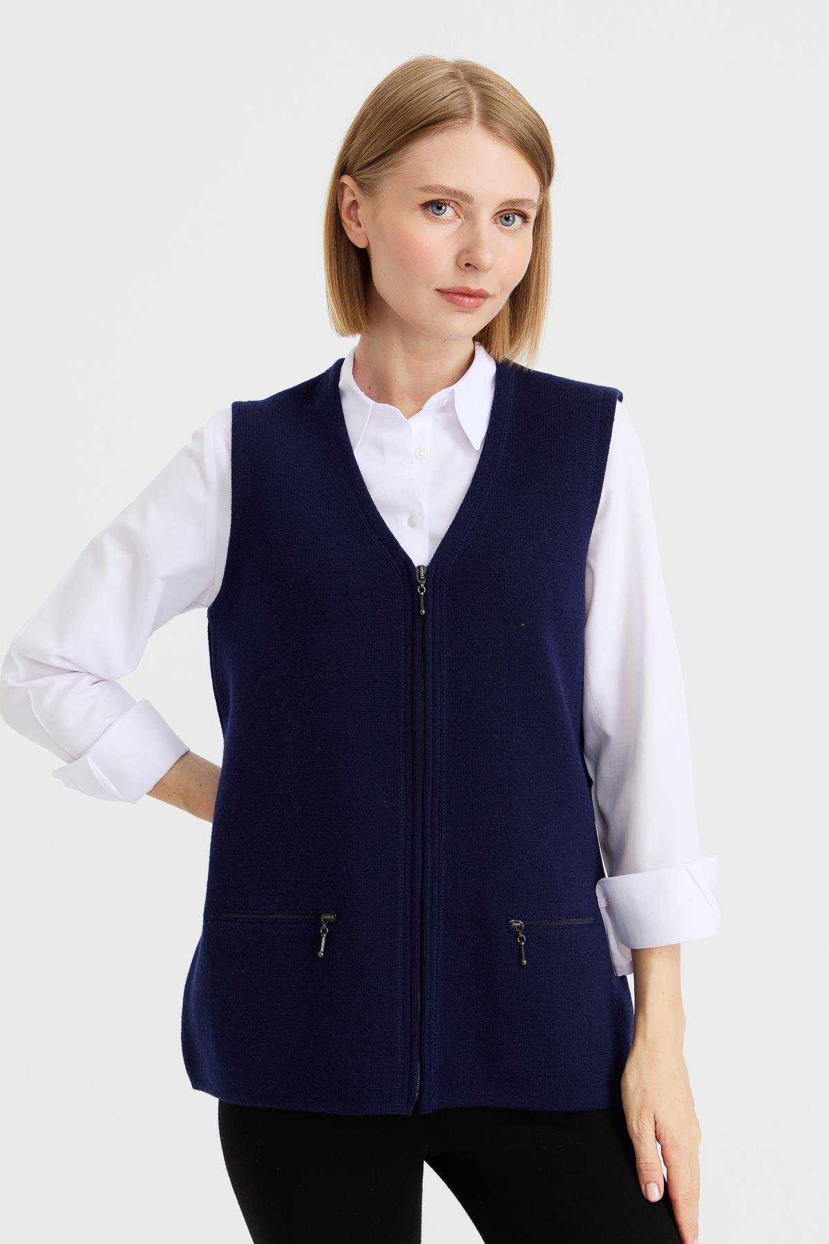 22003Kadın Çelik Örgü Cebi Fermuarlı Düz Triko Yelek Y.A.Lacivert
