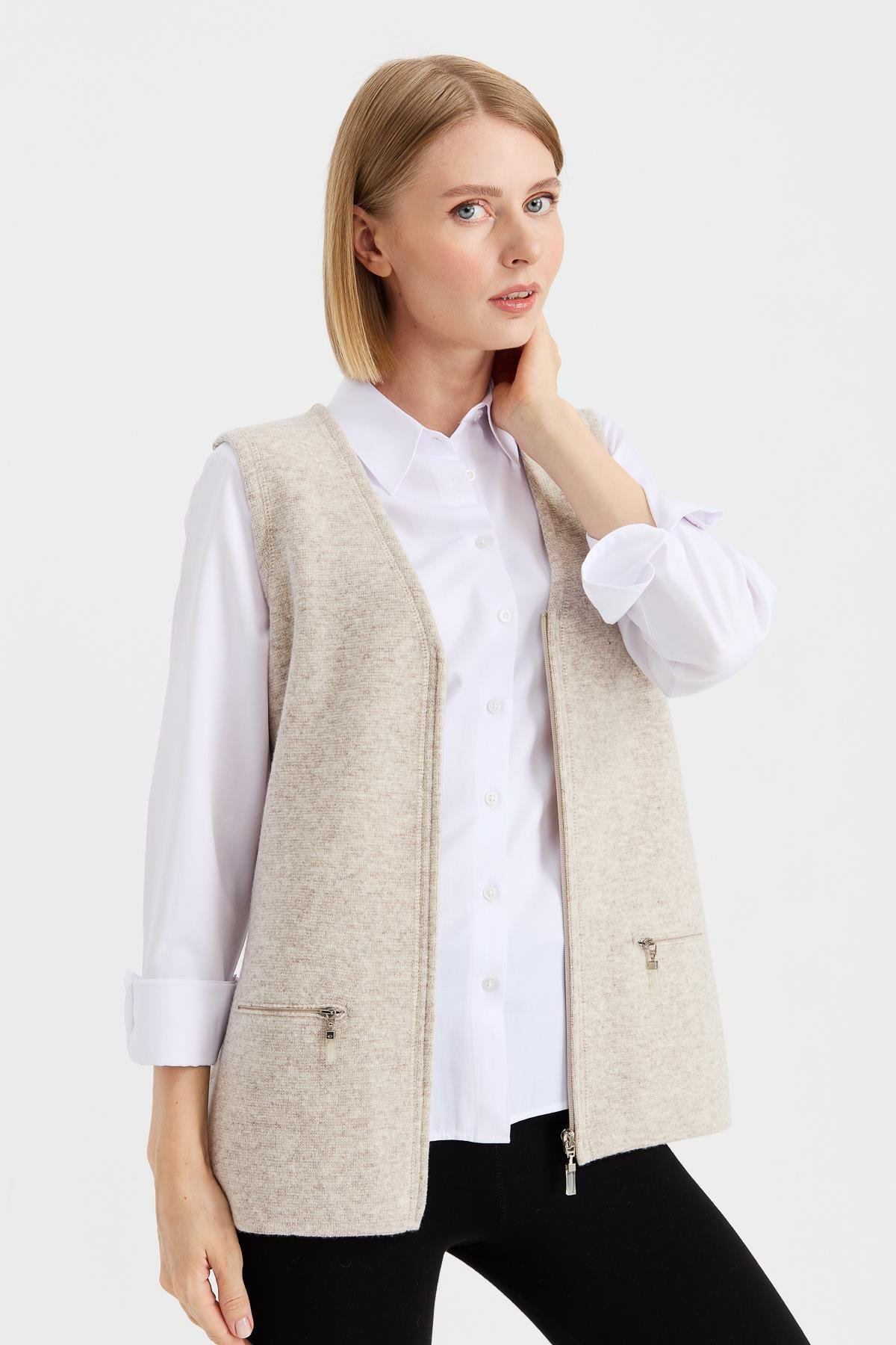 22003Жилет женский шерстяной светло-бежевый