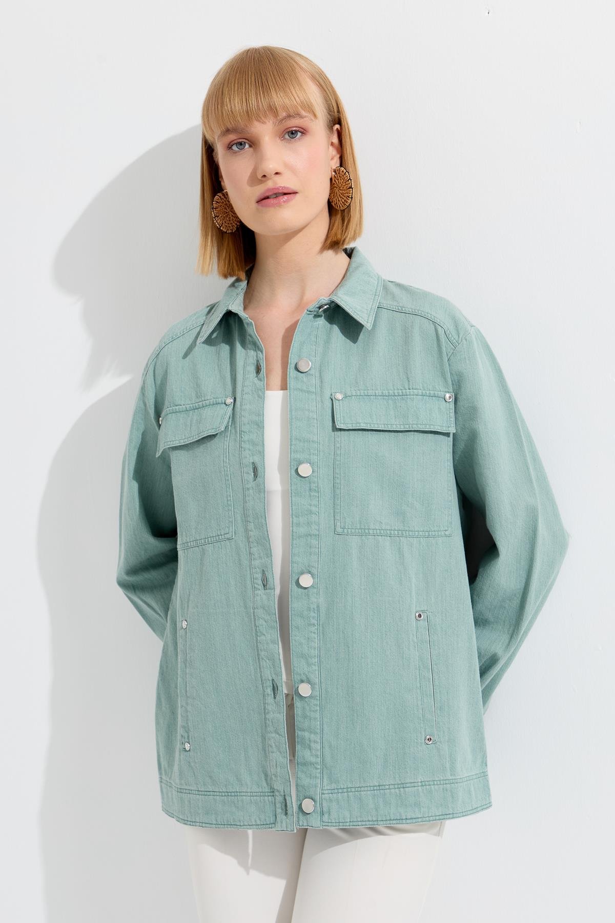 KMY24095Kadın Cepleri Zımbalı Kot Ceket M.Yeşili