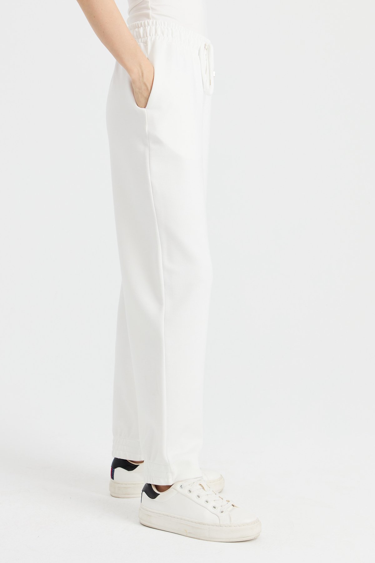 KMK23006Kadın Cepli Eşofman Pantolon Beyaz