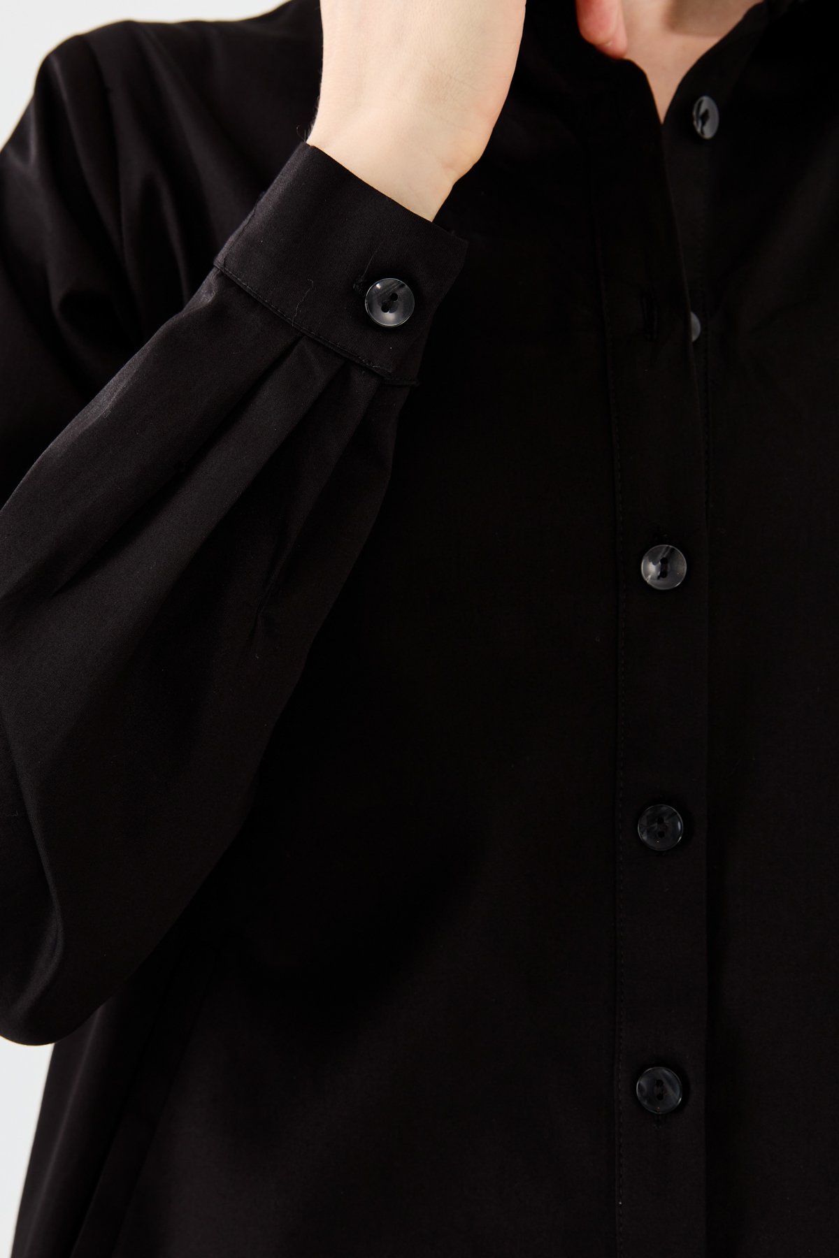 23853Kadın Cepli Saten Gömlek Siyah