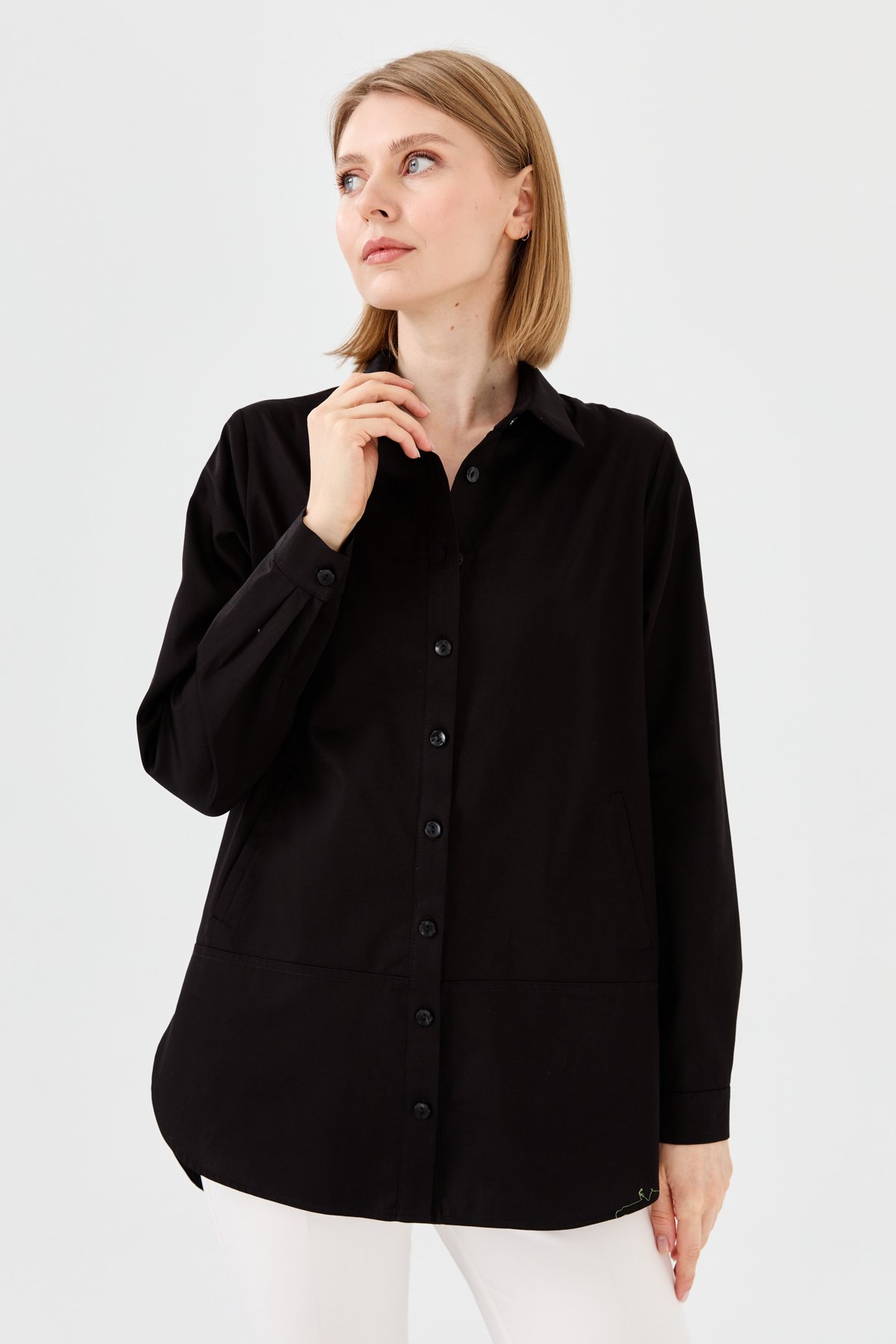 23853Kadın Cepli Saten Gömlek Siyah