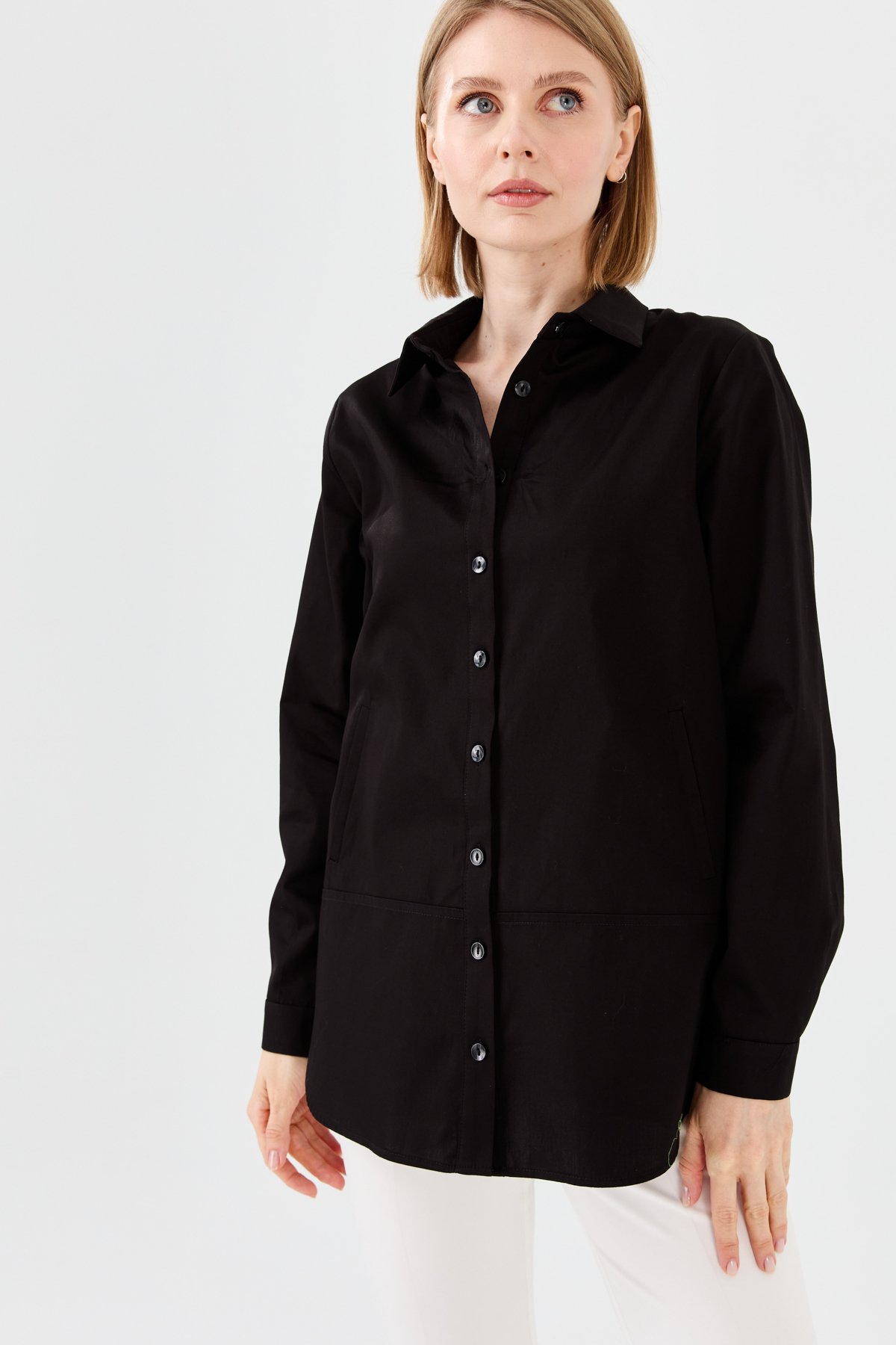 23853Kadın Cepli Saten Gömlek Siyah