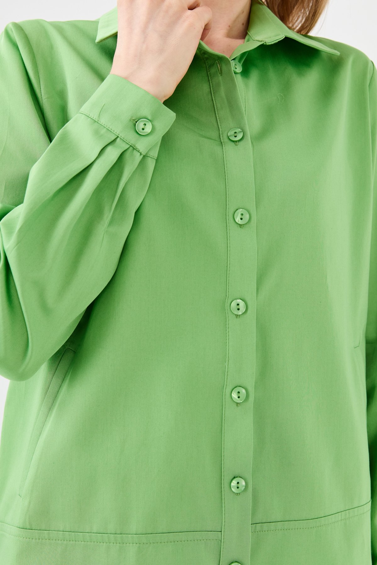 23853Kadın Cepli Saten Gömlek Yeşil