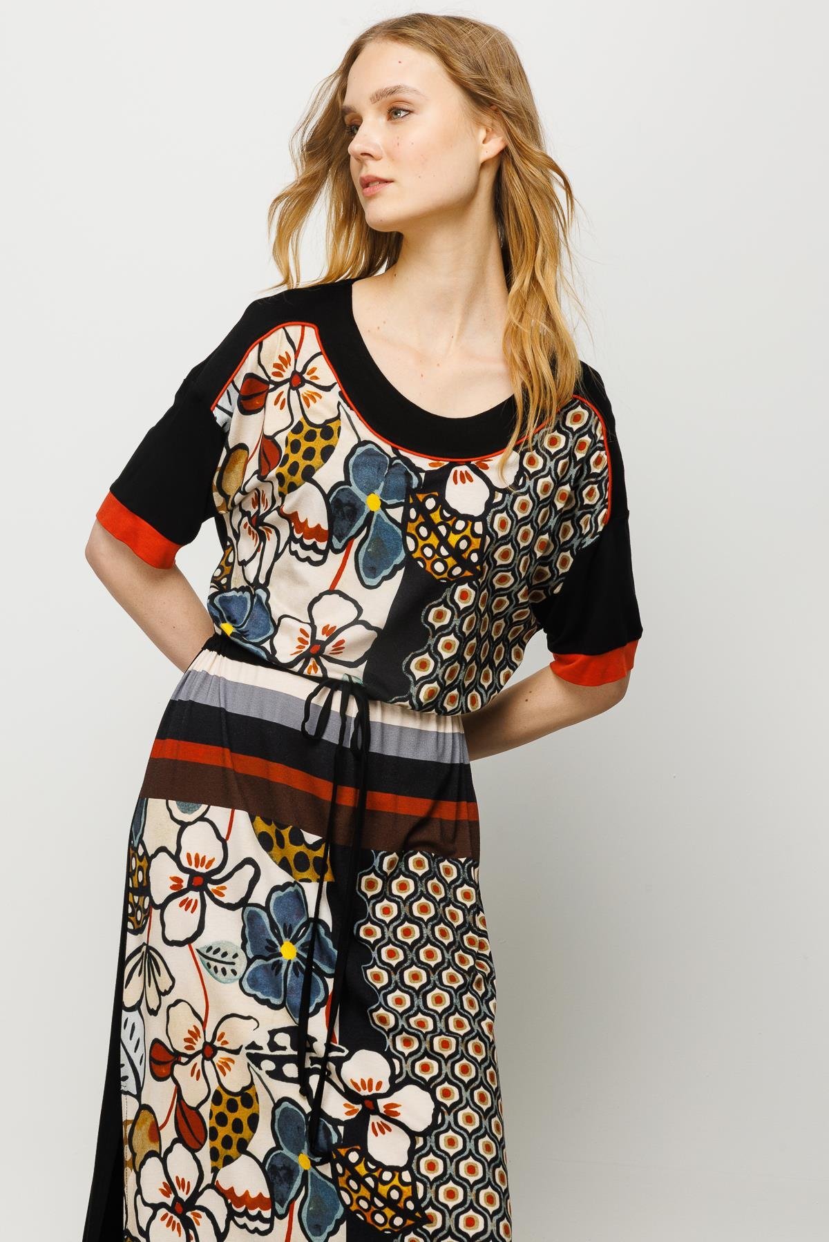 23725Kadın Çiçek Desenli Eteği Yırtmaçlı Penye Elbise Siyah