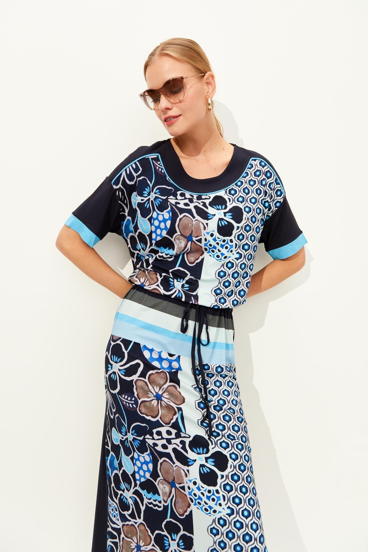 23725Женское хлопковое платье с рисунком и разрезом темно синее