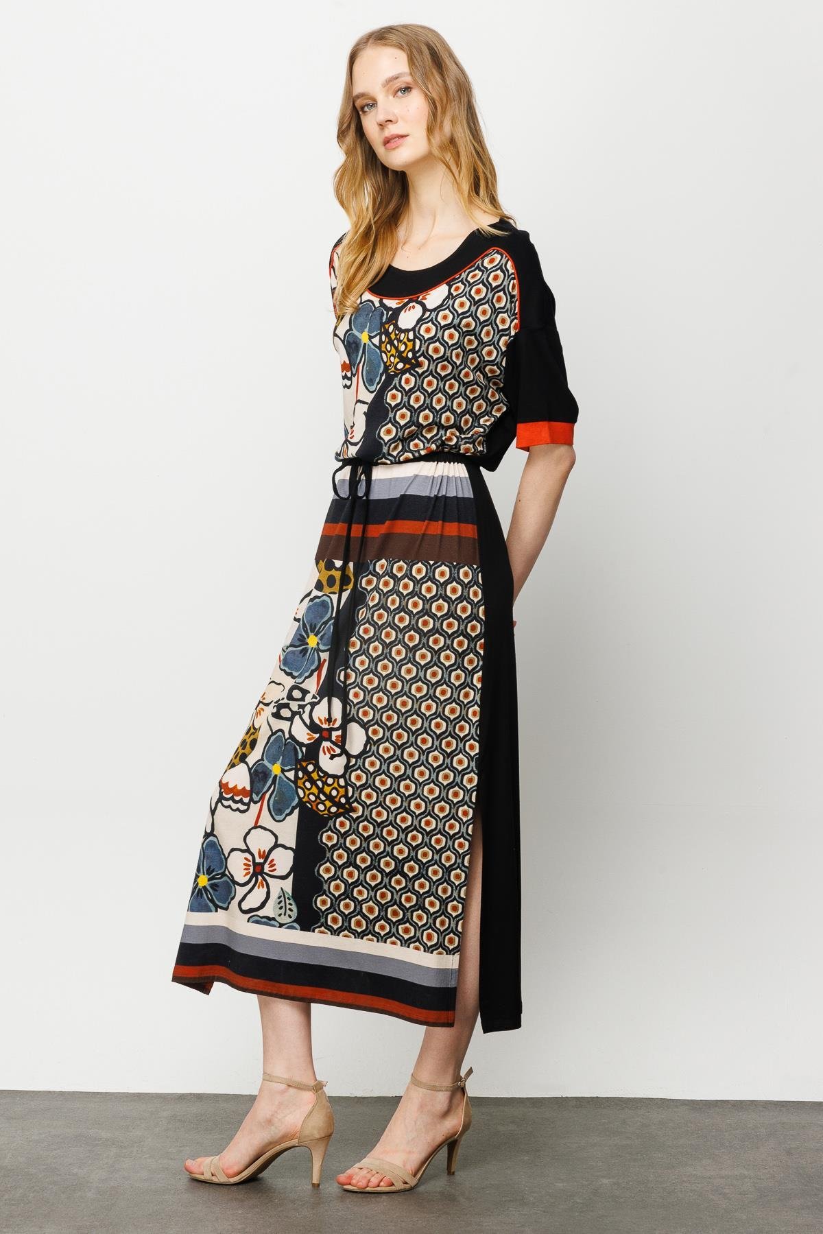 23725Kadın Çiçek Desenli Eteği Yırtmaçlı Penye Elbise Siyah