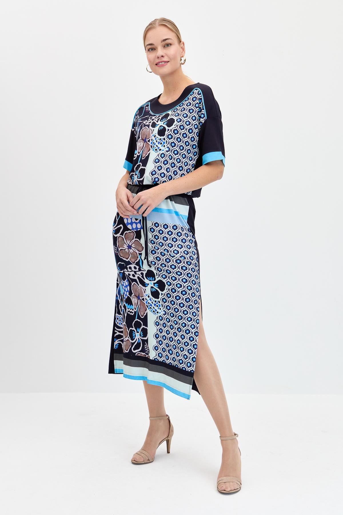 23725Женское хлопковое платье с рисунком и разрезом темно синее