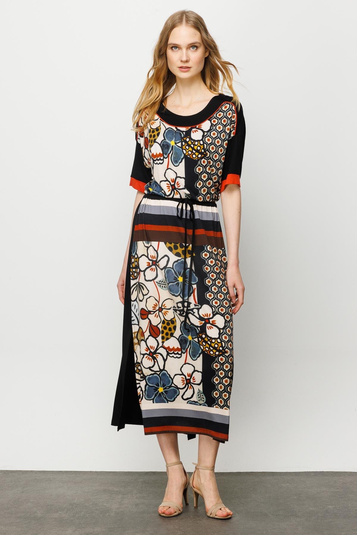 23725Kadın Çiçek Desenli Eteği Yırtmaçlı Penye Elbise Siyah