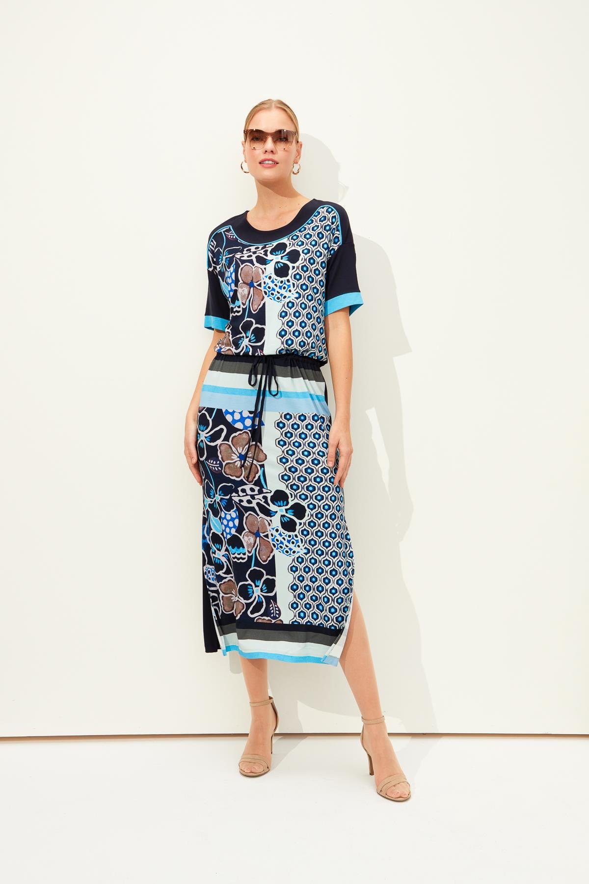 23725Женское хлопковое платье с рисунком и разрезом темно синее