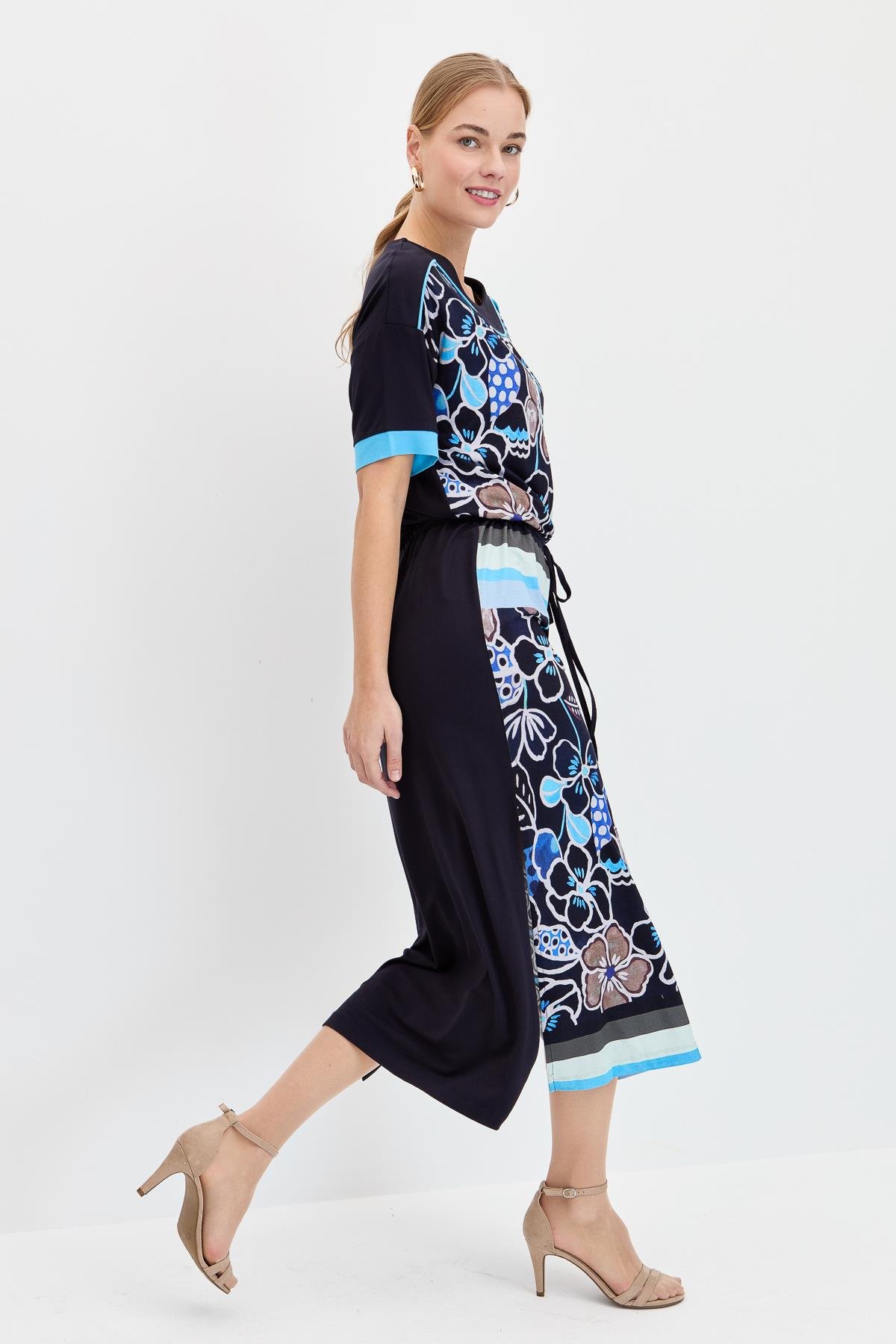 23725Женское хлопковое платье с рисунком и разрезом темно синее