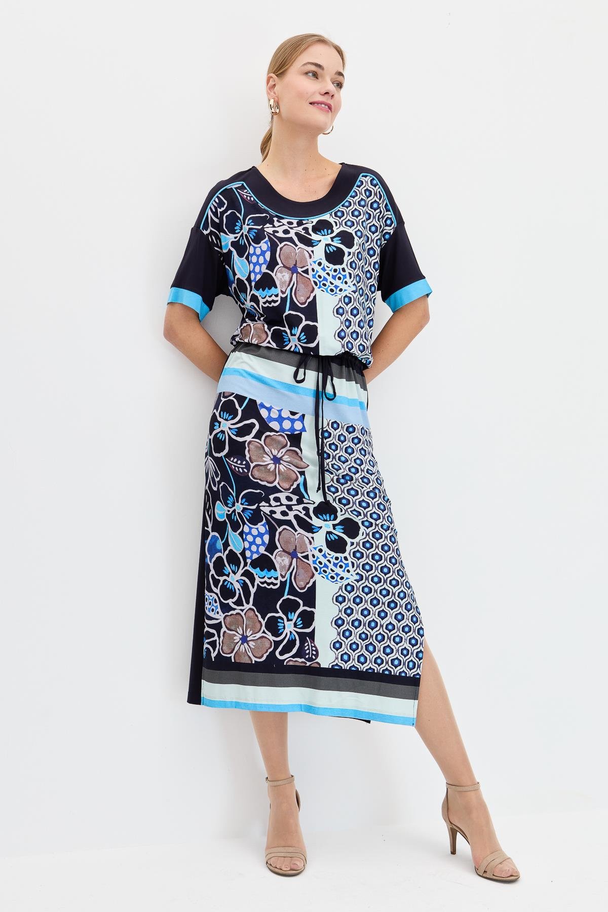 23725Женское хлопковое платье с рисунком и разрезом темно синее