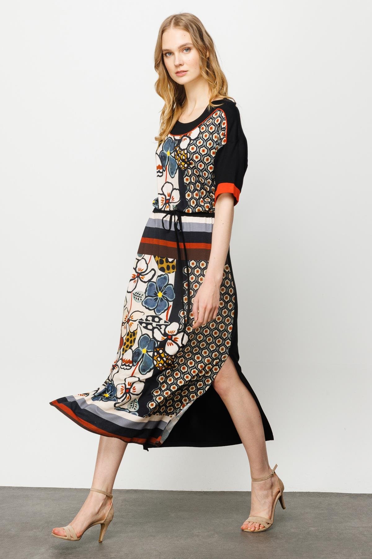 23725Kadın Çiçek Desenli Eteği Yırtmaçlı Penye Elbise Siyah