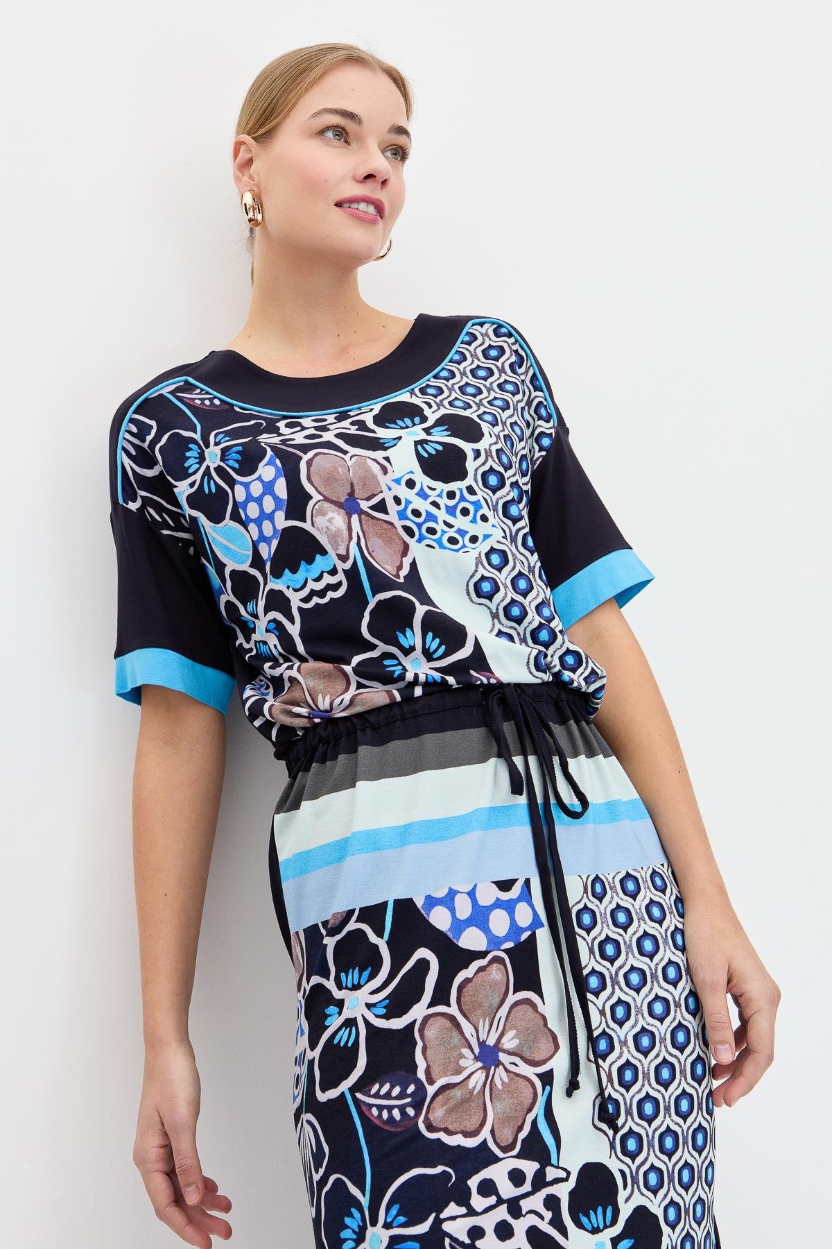 23725Женское хлопковое платье с рисунком и разрезом темно синее