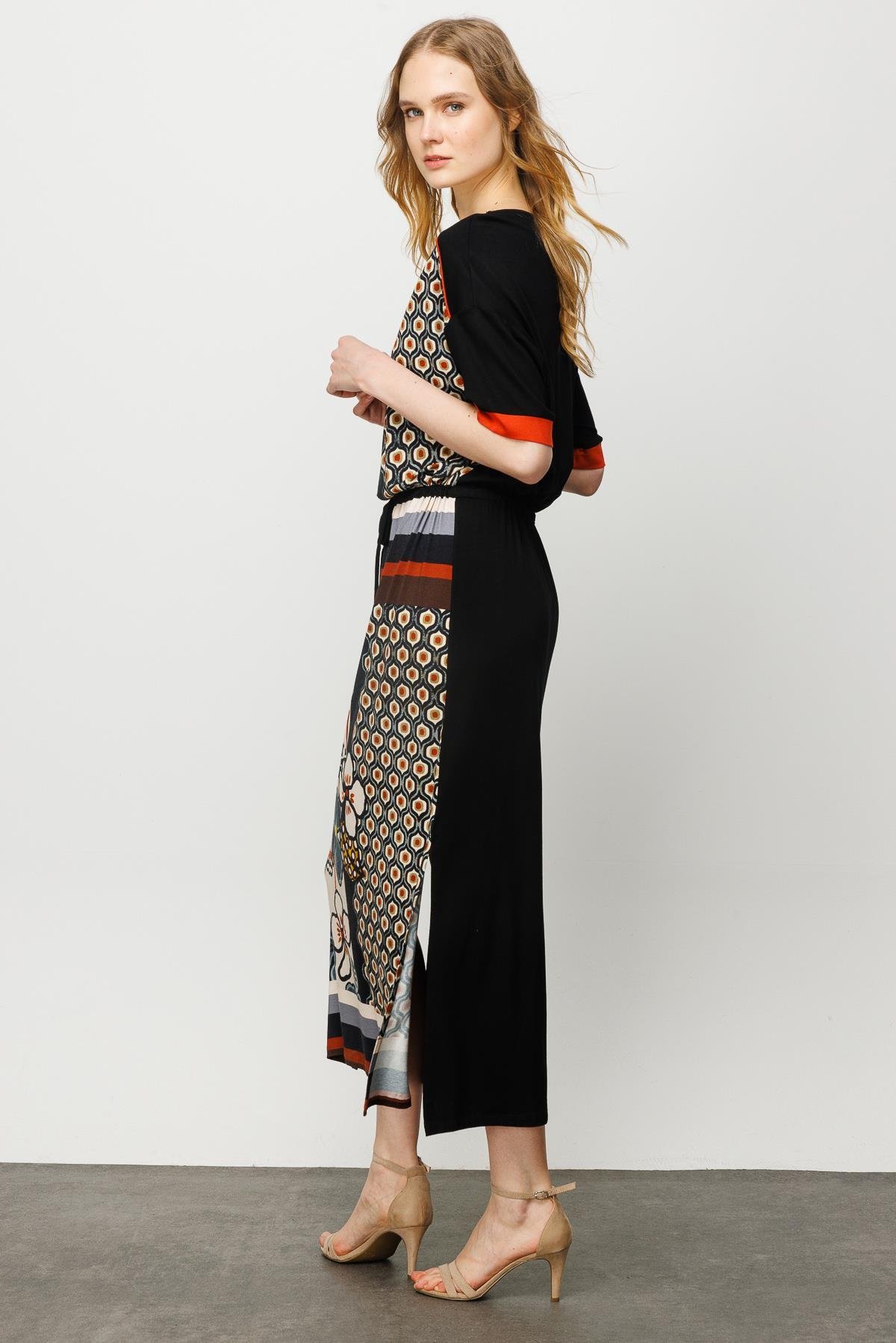 23725Kadın Çiçek Desenli Eteği Yırtmaçlı Penye Elbise Siyah