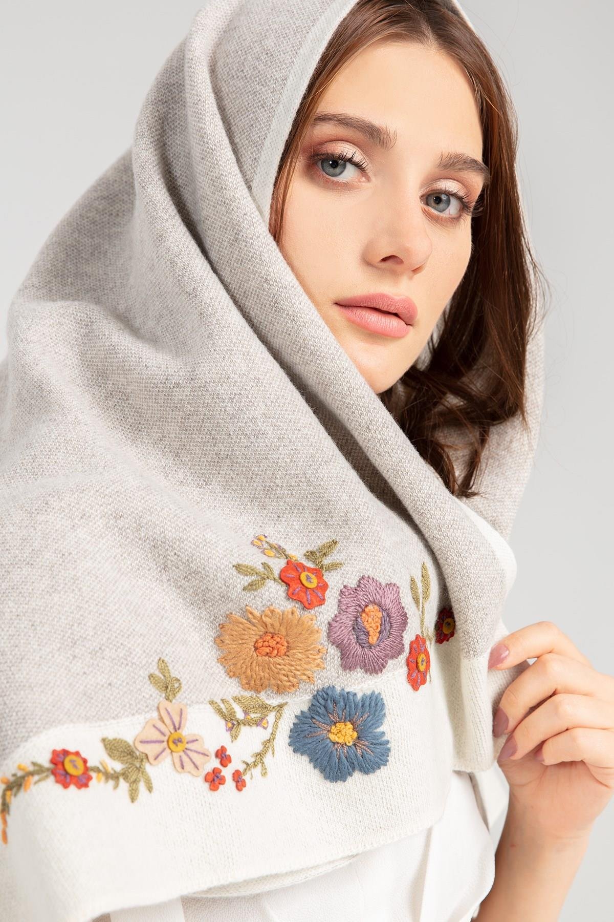 23154Kadın Çiçek İşlemeli Triko Şal Kemik