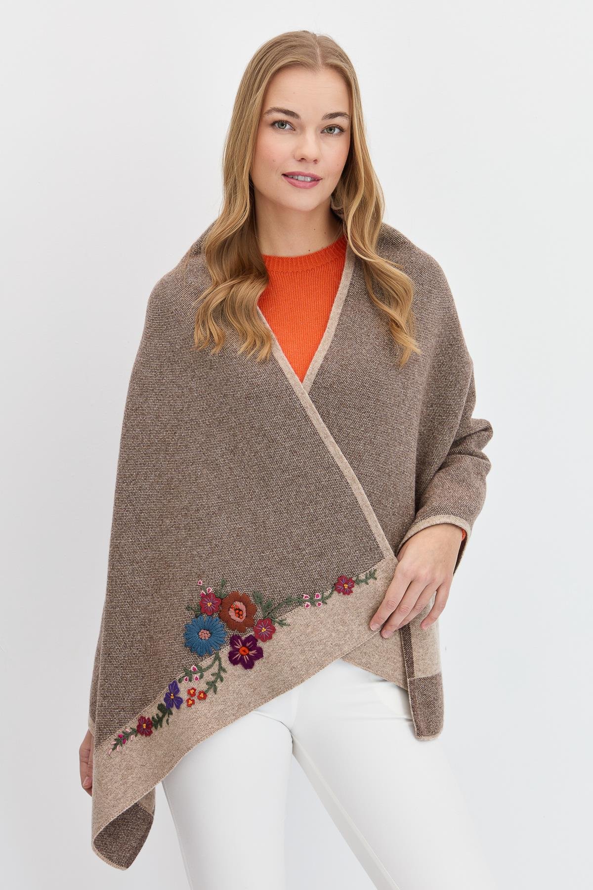 23154Kadın Çiçek İşlemeli Triko Şal K.Bej