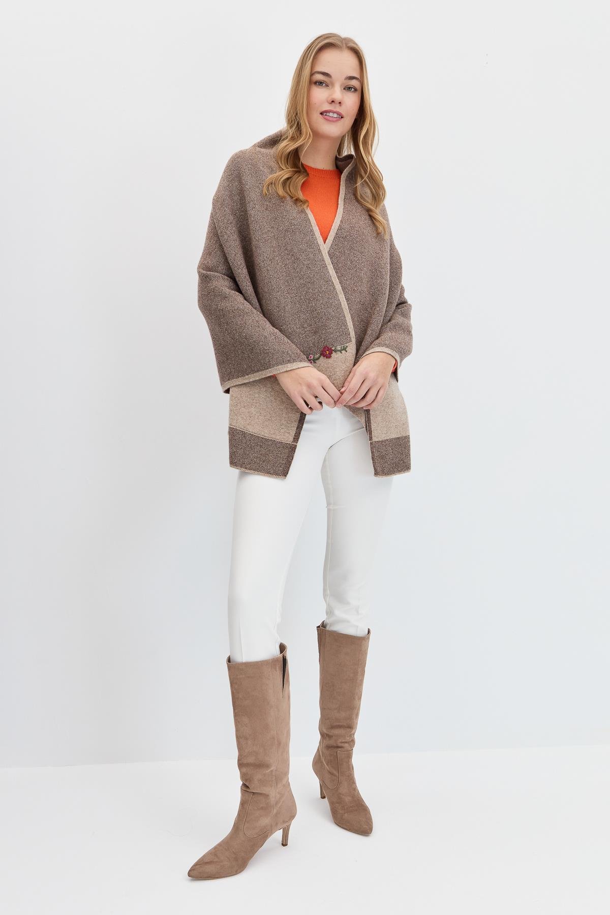 23154Kadın Çiçek İşlemeli Triko Şal K.Bej