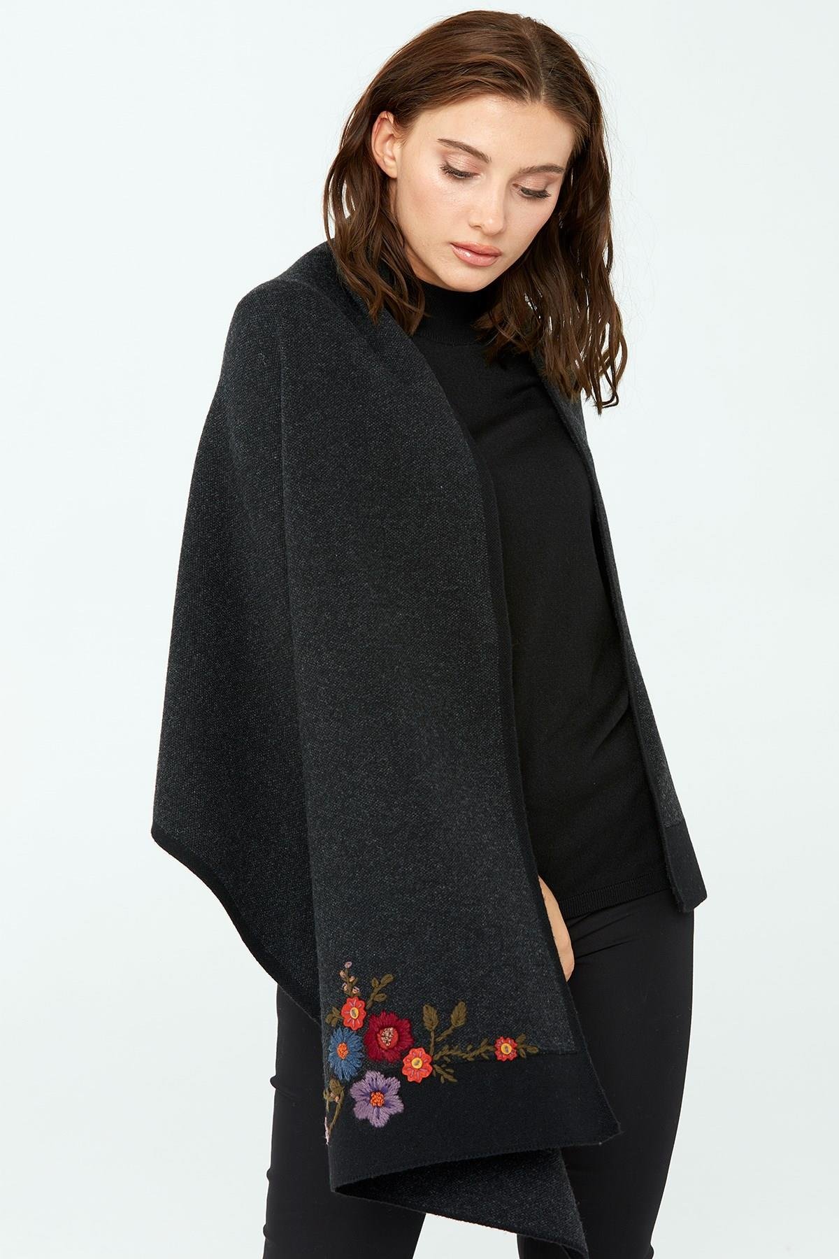 23154Kadın Çiçek İşlemeli Triko Şal Siyah