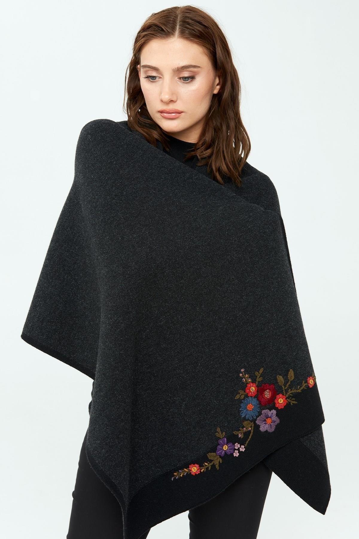 23154Kadın Çiçek İşlemeli Triko Şal Siyah