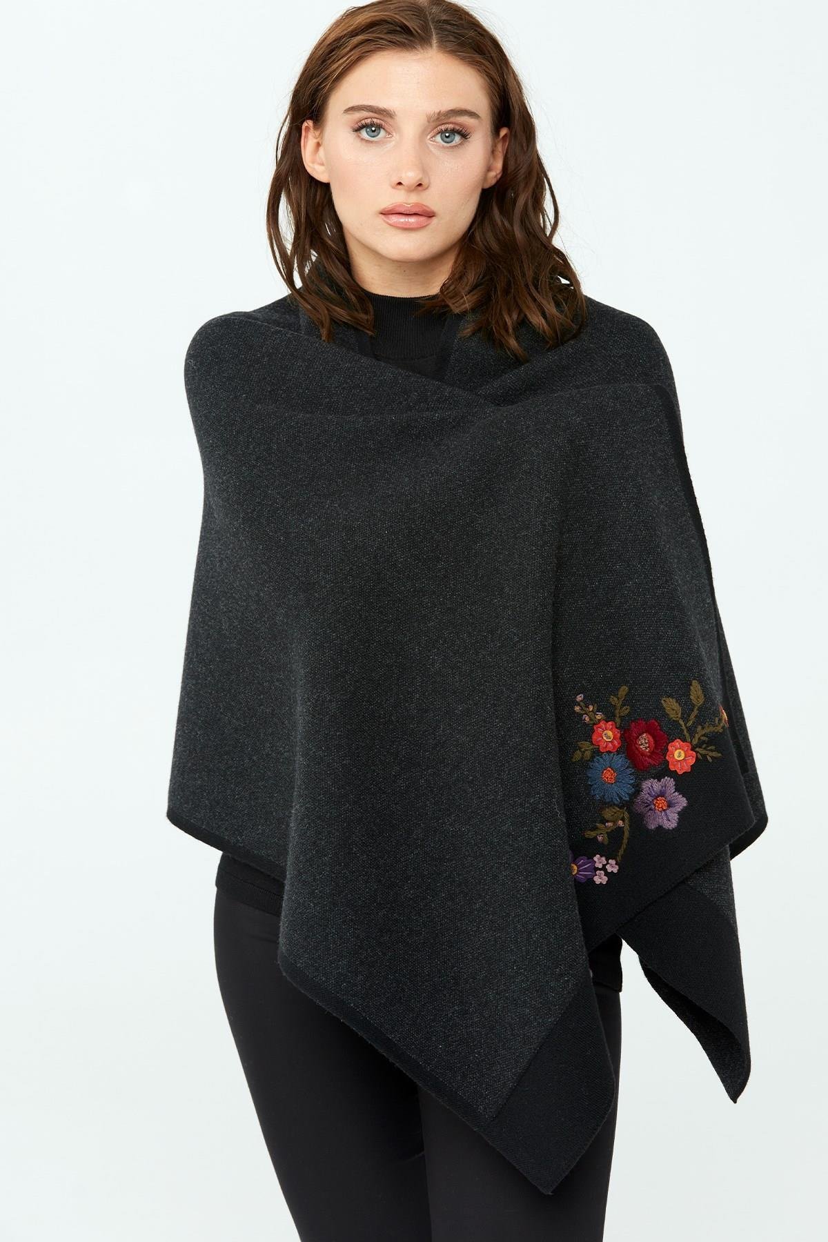 23154Kadın Çiçek İşlemeli Triko Şal Siyah