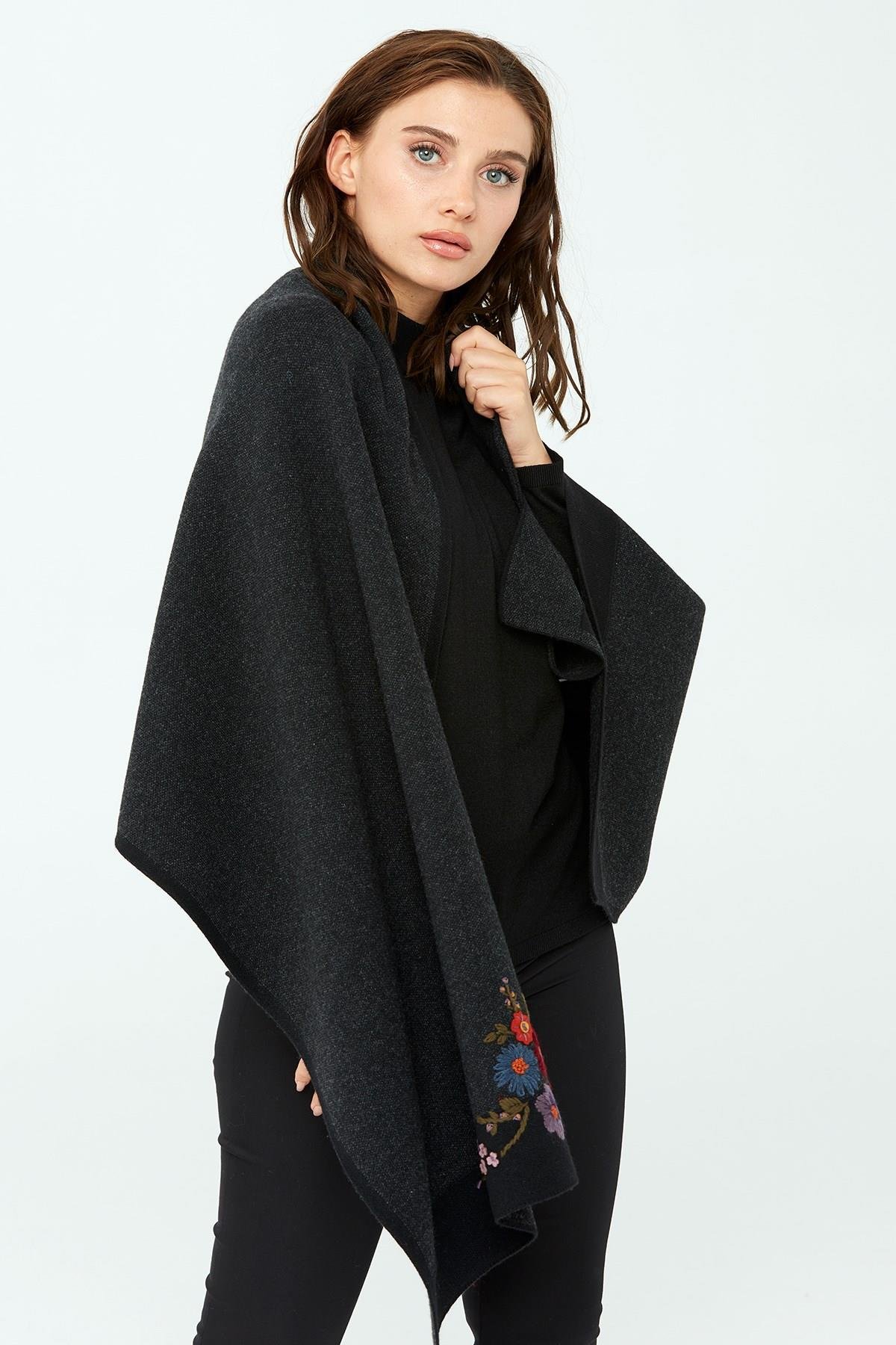 23154Kadın Çiçek İşlemeli Triko Şal Siyah