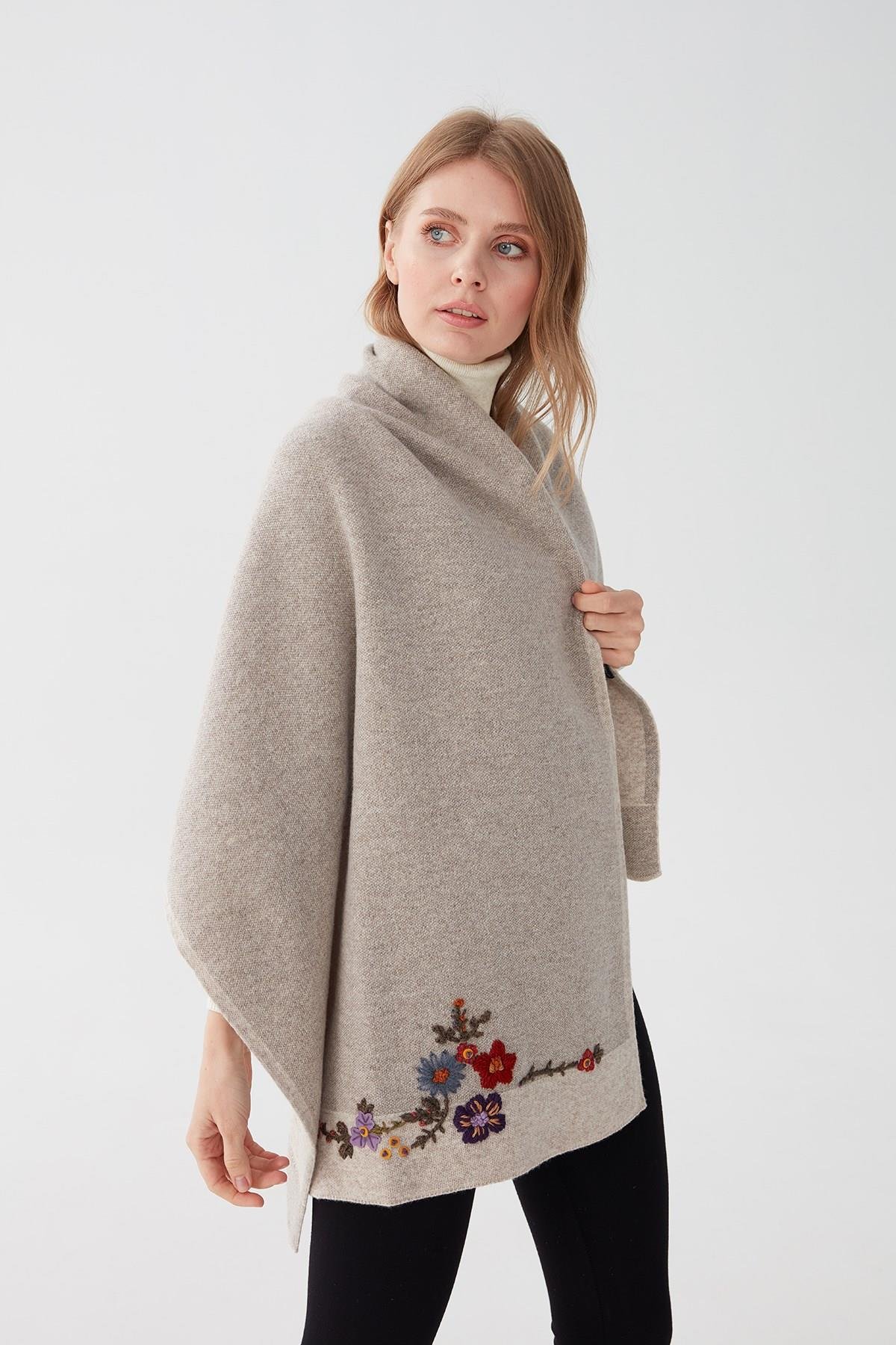 23154Kadın Çiçek İşlemeli Triko Şal V.Bej