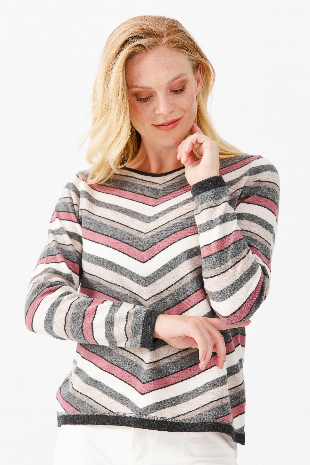 22293Женский шерстяной свитер темно- серый