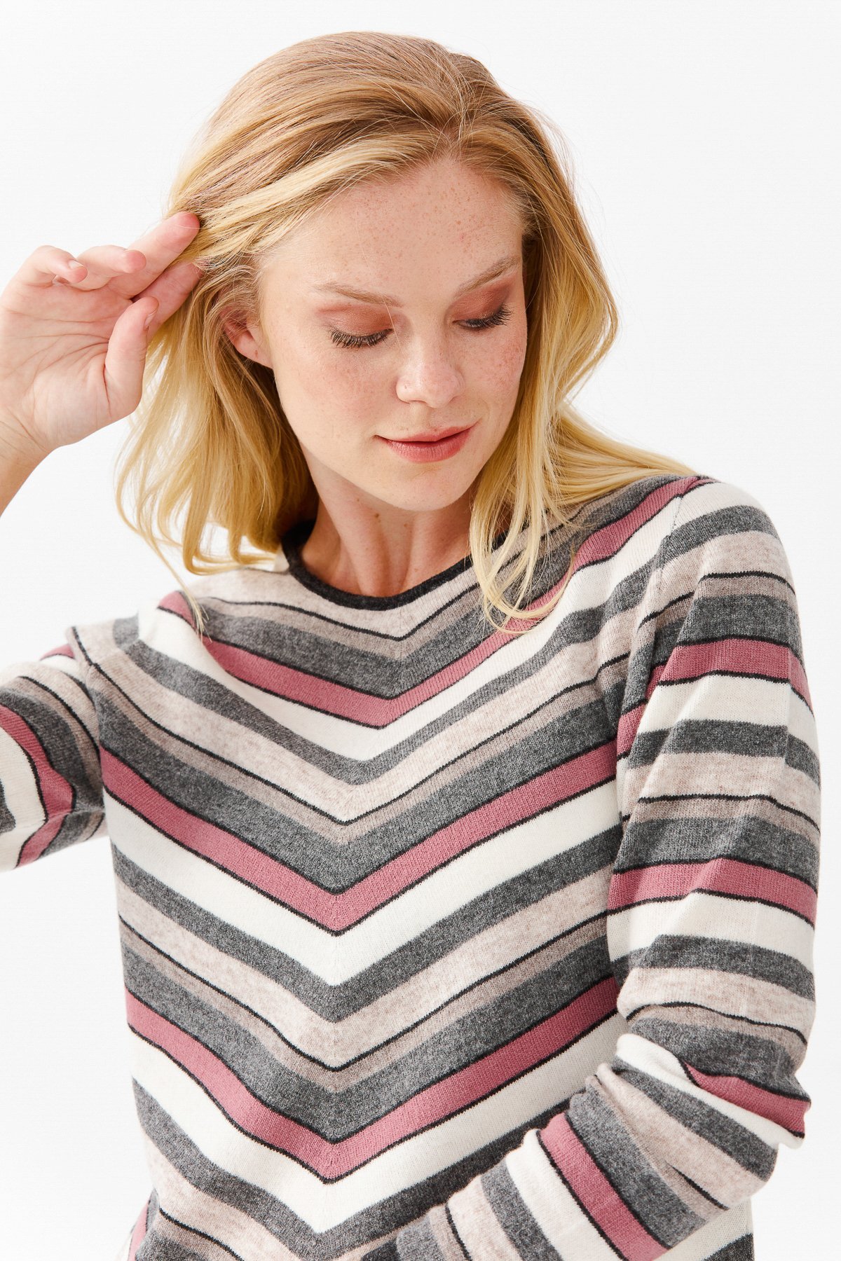 22293Женский шерстяной свитер темно- серый