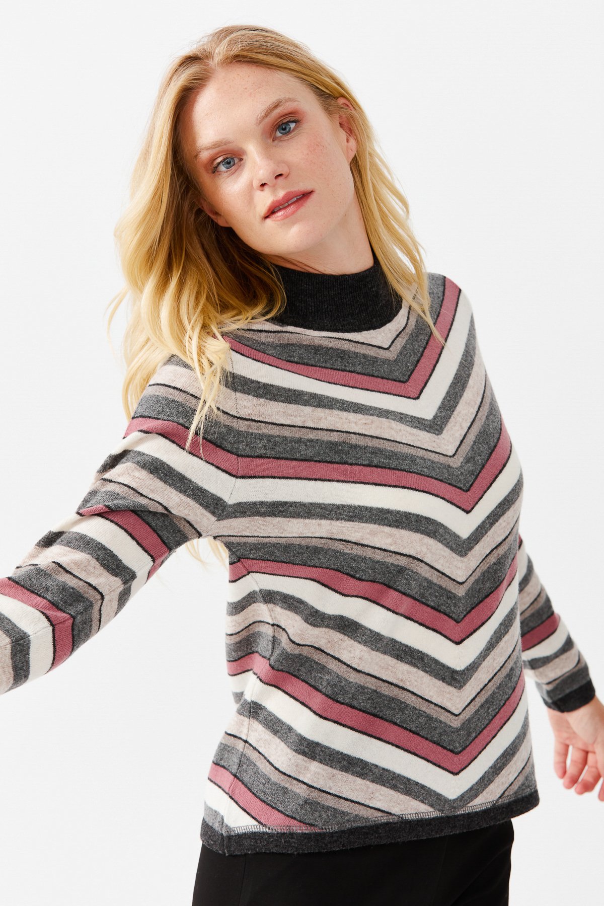 22292Женский шерстяной свитер серый