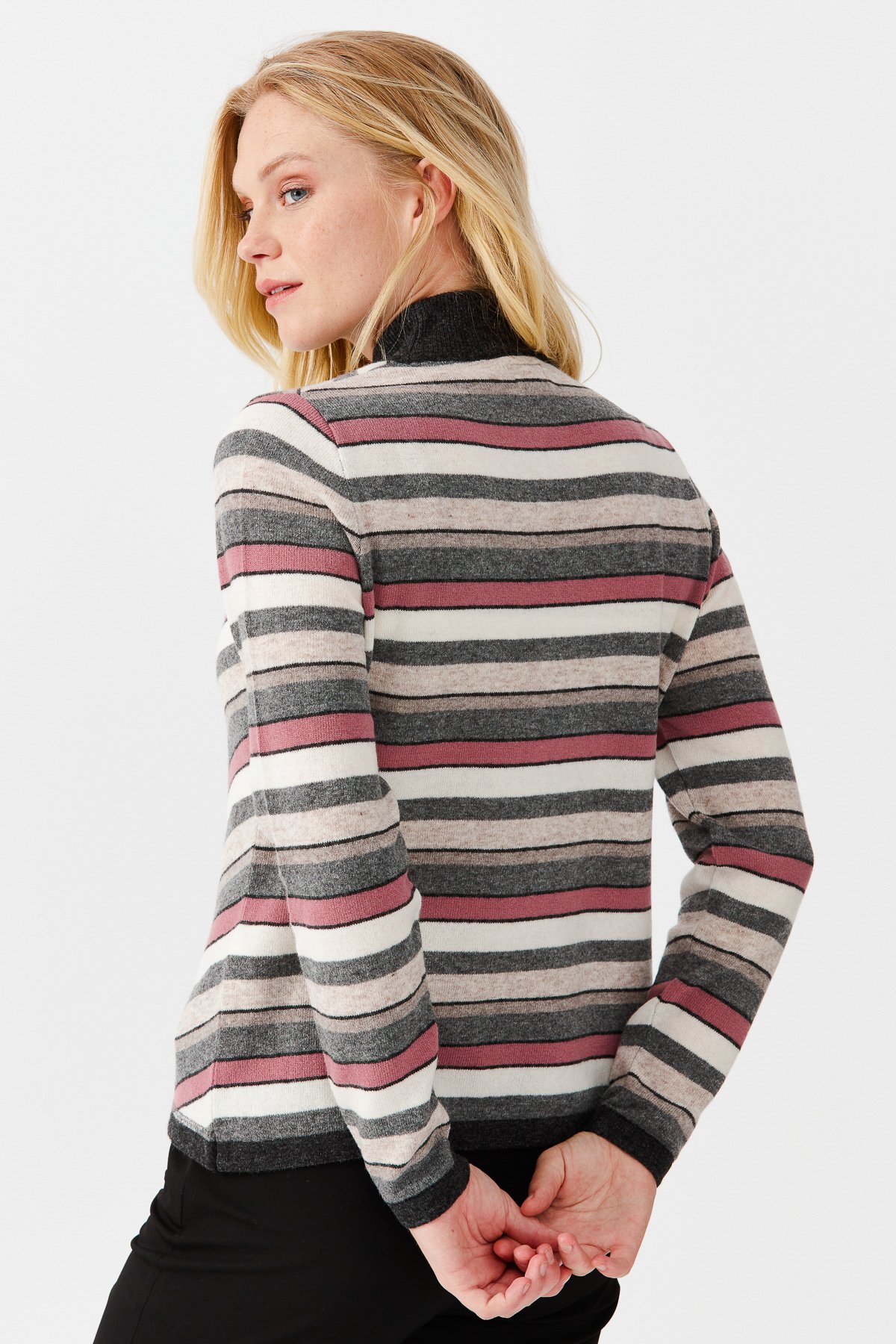 22292Женский шерстяной свитер серый